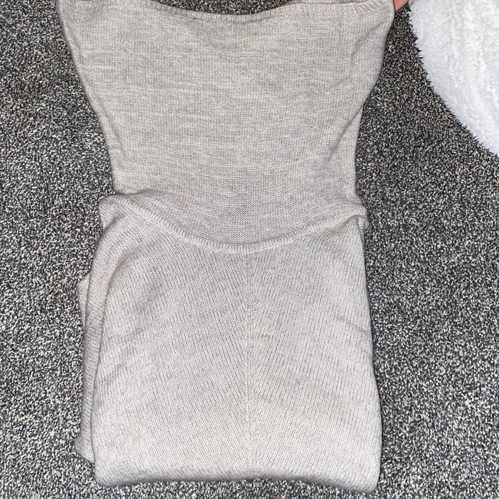 Lightly used, turtleneck cream sweater, lightweight, Express size xs/s